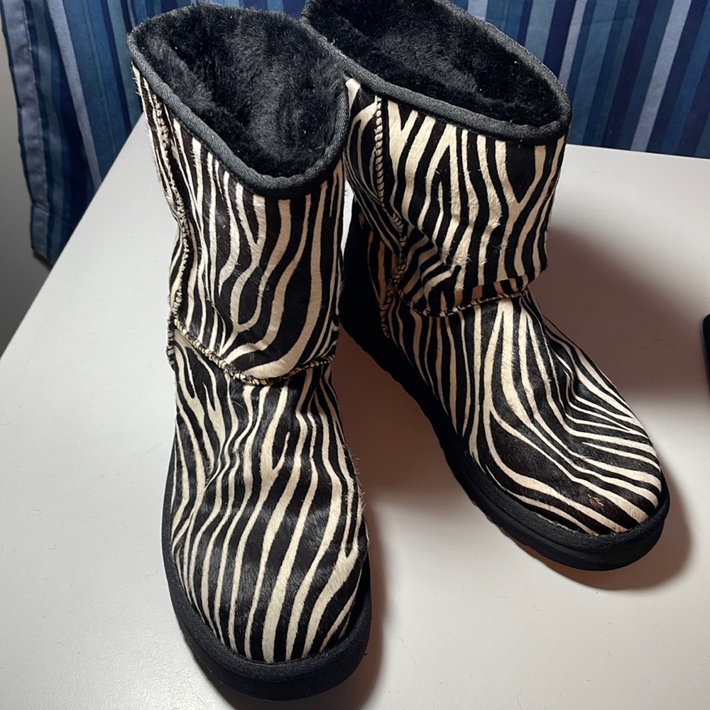 UGG WOMENS Classic Short Exotic Zebra Boots